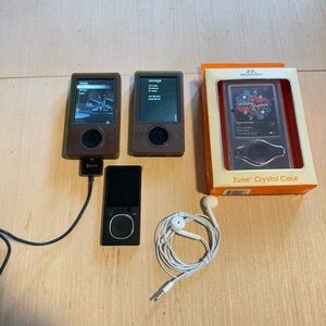Lot Of 3 Microsoft Zune MP3 Model:2-1091/1125 30GB w/music-Charger UNTESTED Read